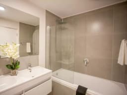 108 Meadow Bathroom