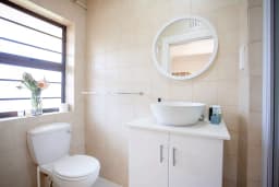 Kyle Kin Villa Bathroom