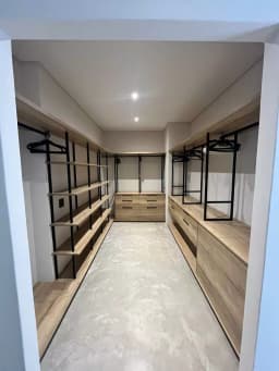 Oubaai Walk-in Closet
