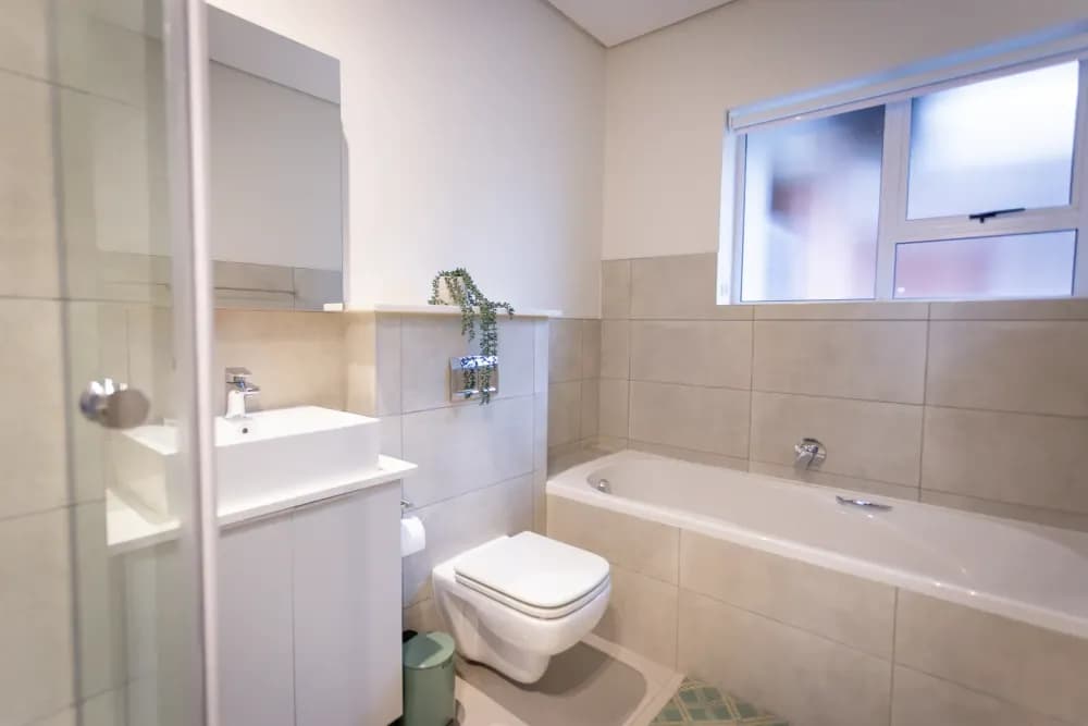 Apartment 68, 1 on York — photo 3